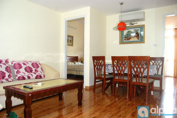 Căn hộ 2 phòng ngủ cho thuê tại Lạc Long Quân, Tây Hồ