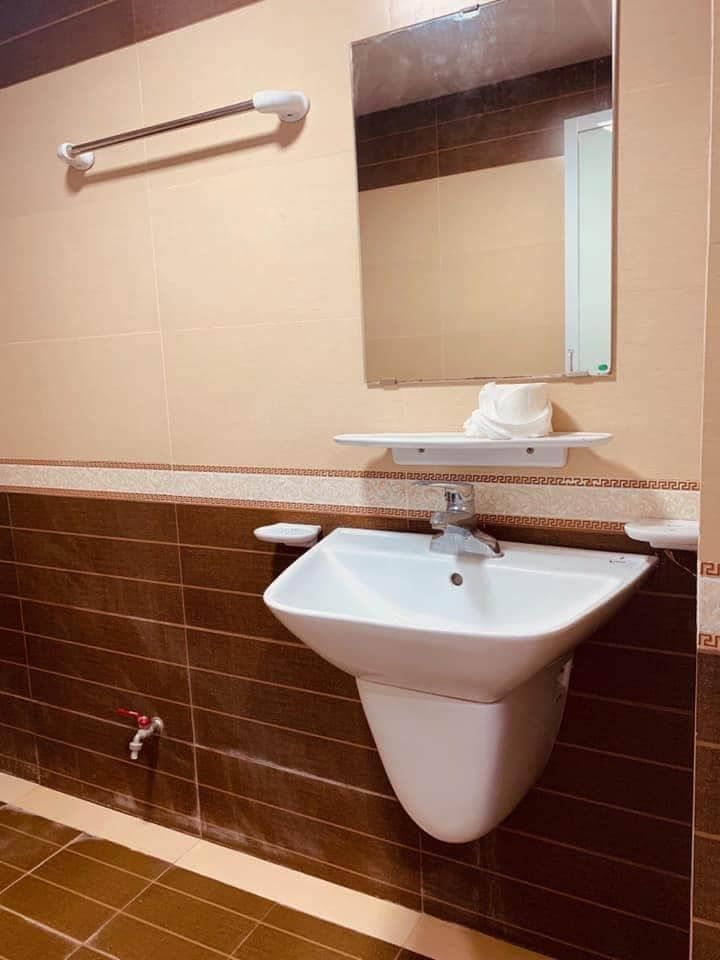 NHÀ HIẾM HOÀNG QUỐC VIỆT, Ô TÔ VÀO NHÀ,5TẦNG, KD ĐỈNH.GIÁ NHỈNH 5TỶ, LH 0961686859.