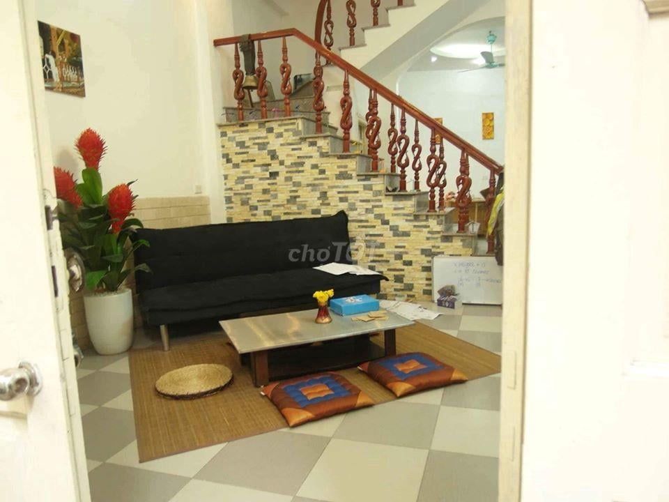 Nhà Riêng Lạc Long Quân Diện tích 53 m xây 3,5 tầng 4 ngủ 1 bếp 1 khách