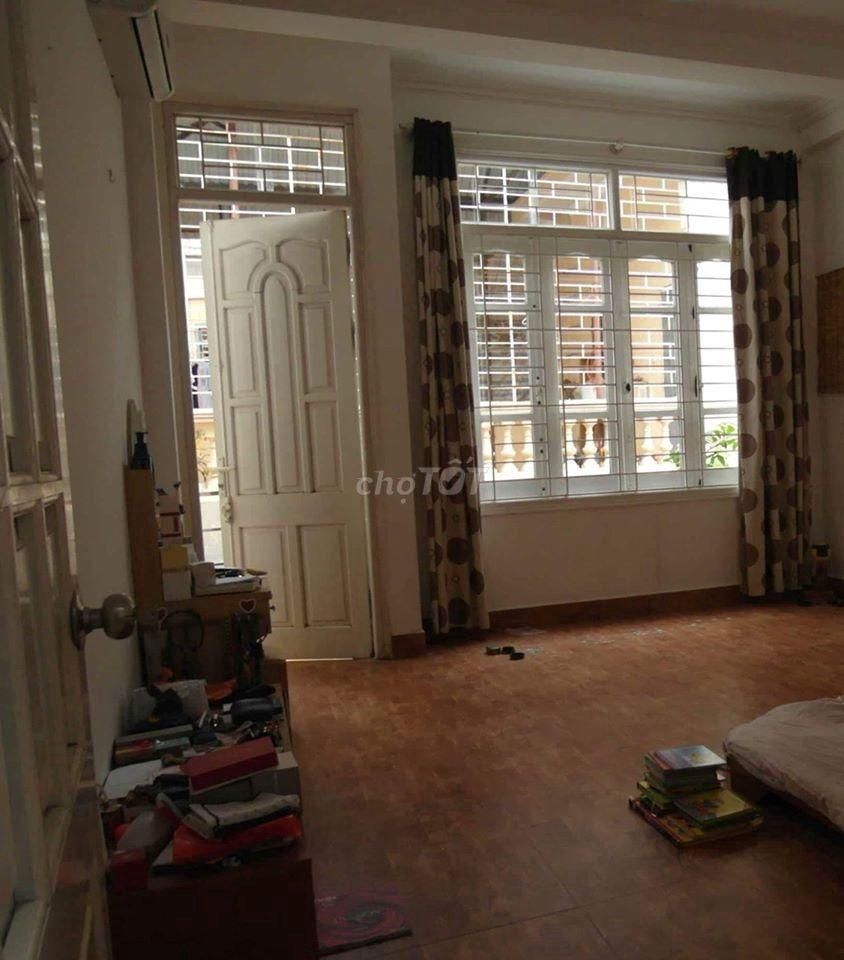 Nhà Riêng Lạc Long Quân Diện tích 53 m xây 3,5 tầng 4 ngủ 1 bếp 1 khách