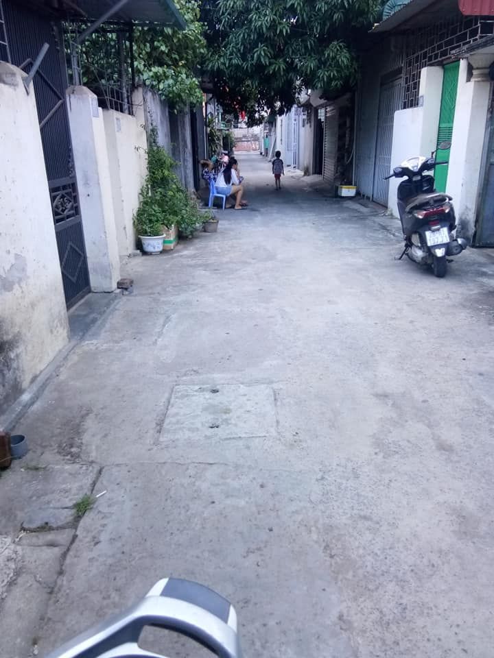 Bán nhà 2 tầng, mặt ngõ thông ôtô vào được, gần UBND Phường Tân Thịnh, TP Hòa Bình.