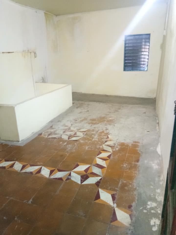 Bán nhà 2 tầng, mặt ngõ thông ôtô vào được, gần UBND Phường Tân Thịnh, TP Hòa Bình.