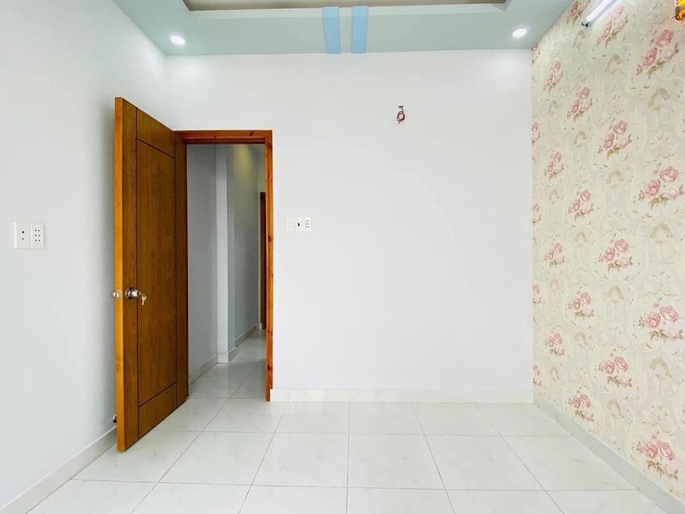 KẸT TIỀN BÁN GẤP NHÀ 1 LẦU 1 TRỆT GẦN CHỢ BÌNH CHÁNH