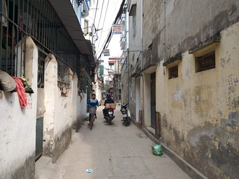 Cho thuê nhà nguyên căn Bằng A (cạnh Tây Nam Linh Đàm), Hoàng Mai. DT 30 m2, 2 tầng, 2 PN, 1 WC.