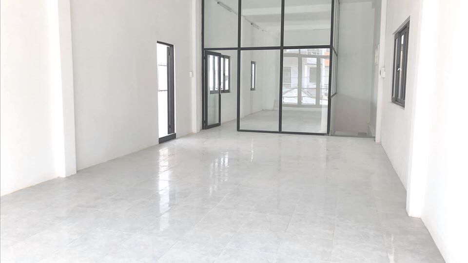cần bán lại căn nhà cấp 2 (1 lầu 1 trệt) đường Hoàng Diệu khu lấn biển 16ha