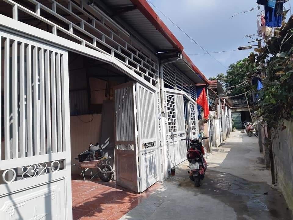 Gia đình cần bán căn nhà cấp 4, gồm 1 phòng khách 2 phòng ngủ 1 phòng bếp 1 phòng vệ sinh
