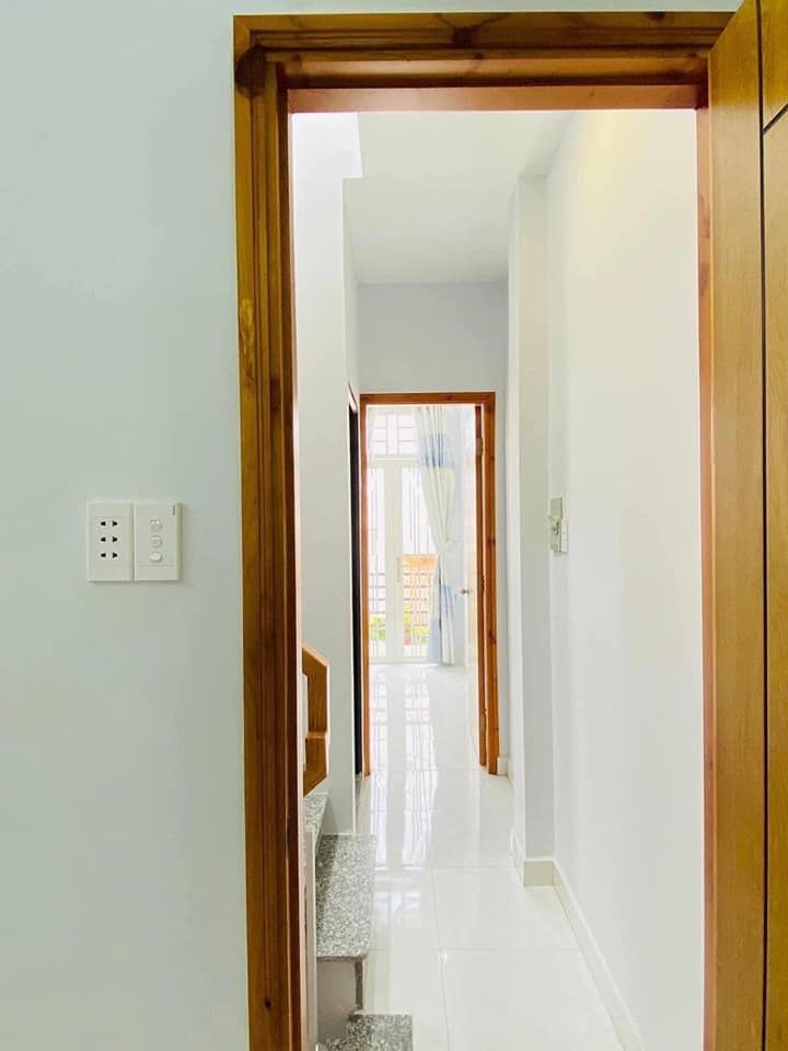 KẸT TIỀN BÁN GẤP NHÀ 1 LẦU 1 TRỆT GẦN CHỢ BÌNH CHÁNH