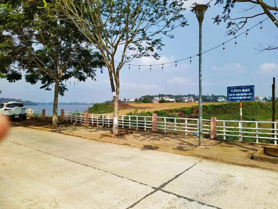 Cho thuê nhà nguyên căn ở đường vành đai hồ tây đakmil, cách đường chính Nguyễn Du 100m