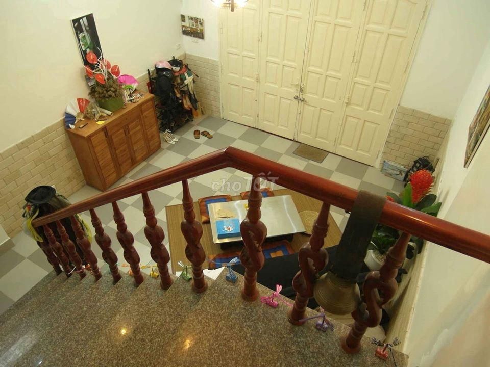 Nhà Riêng Lạc Long Quân Diện tích 53 m xây 3,5 tầng 4 ngủ 1 bếp 1 khách
