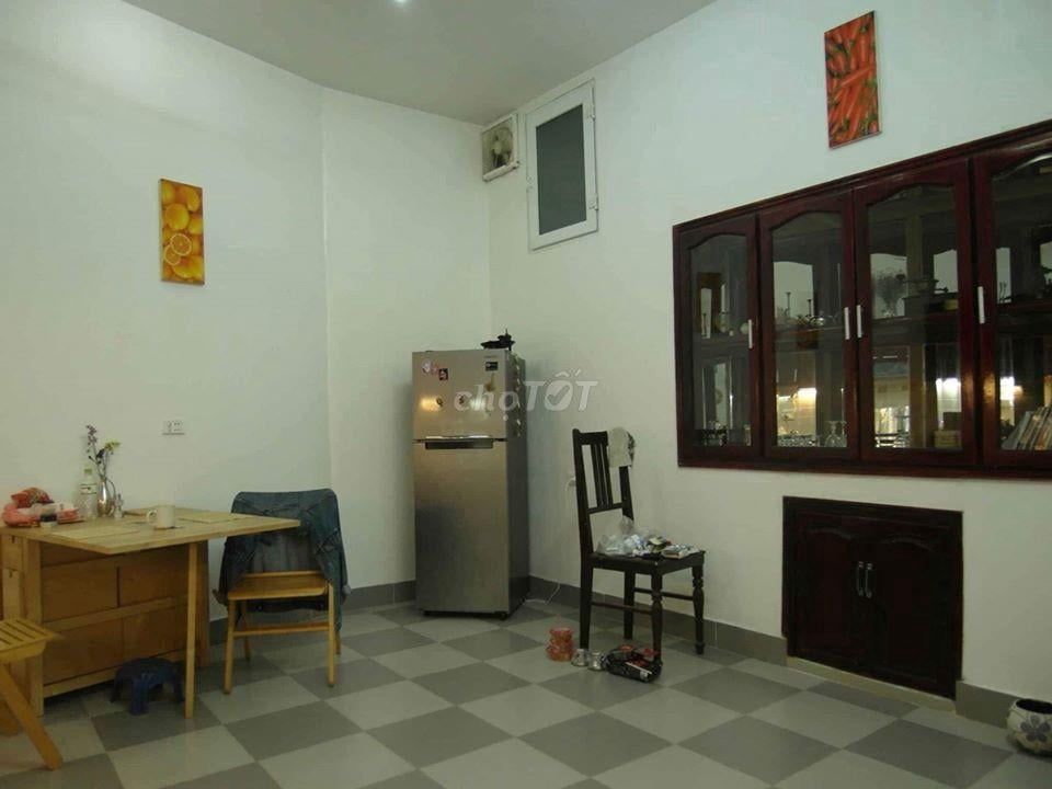 Nhà Riêng Lạc Long Quân Diện tích 53 m xây 3,5 tầng 4 ngủ 1 bếp 1 khách