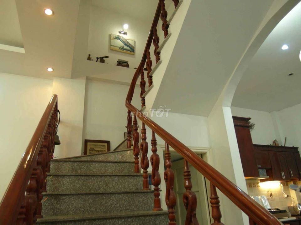 Nhà Riêng Lạc Long Quân Diện tích 53 m xây 3,5 tầng 4 ngủ 1 bếp 1 khách