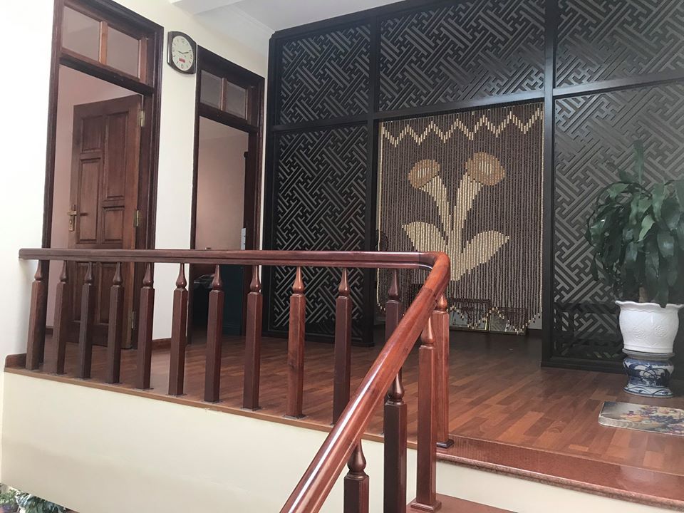 Gia đình cần bán ngôi nhà biệt thự. Nằm trên mặt đường 10,5m2.Gần chợ Sato Cao Xanh.