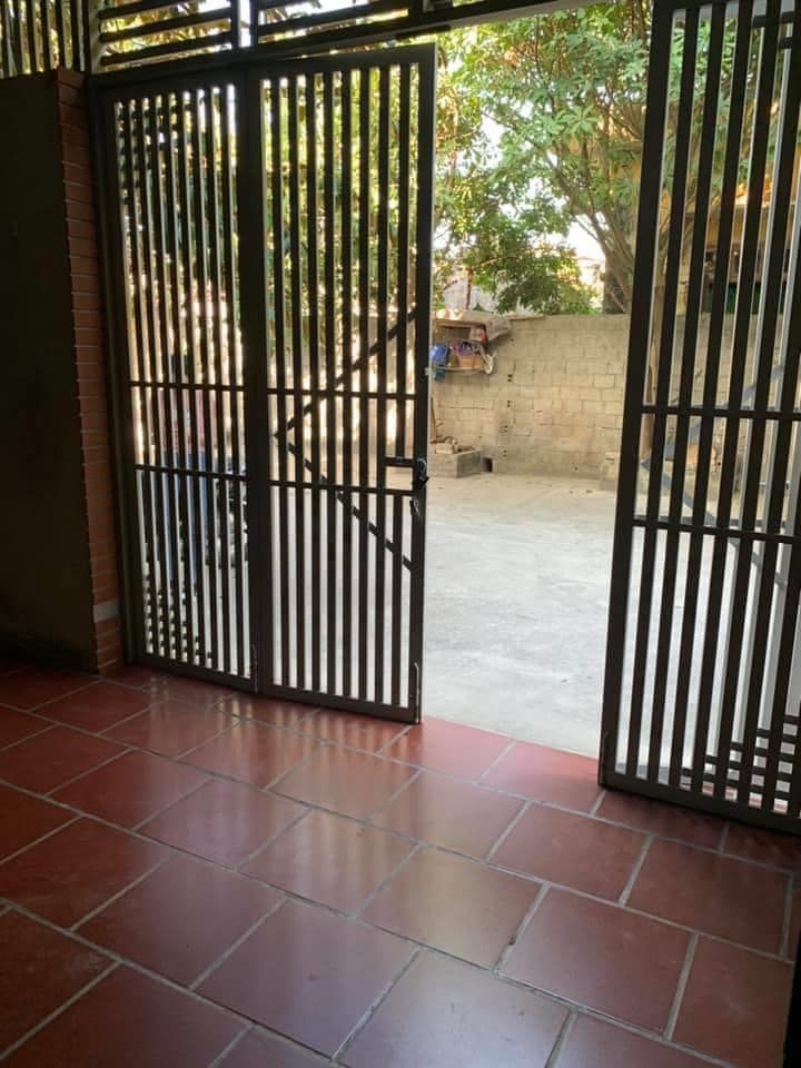 Do chuyển nơi khác ở nên em bán ngôi nhà 1 tầng rưỡi Nguyễn Công Trứ bên Hông trường chuyên Lam sơn