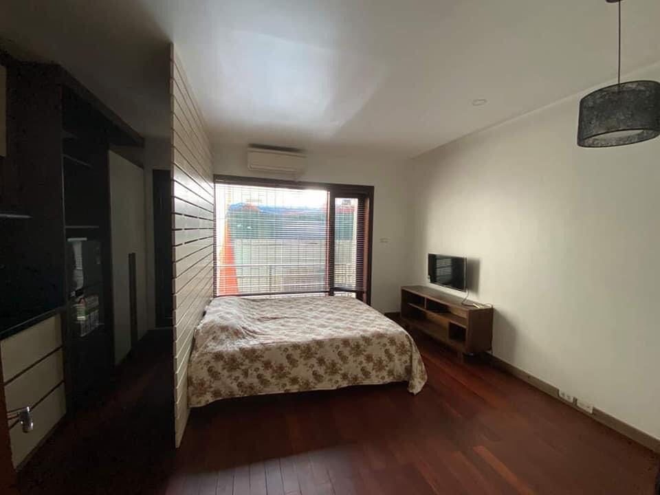 Cho thuê phân lô, lô góc, oto vào nhà Hoàng Cầu dt 55m 5 tầng