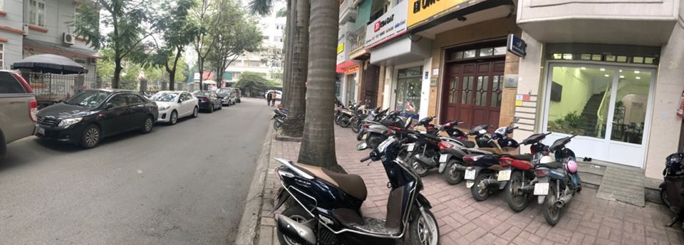 Sang nhượng nhà 250m2 đầy đủ đồ làm văn phòng / mặt bằng kinh doanh tại Cầu Giấy