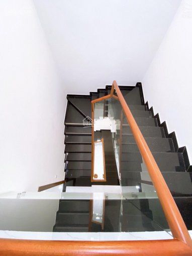 Cần bán nhà nhỏ xinh, 4 tầng giá tốt phố Thái Hà tìm duyên chủ mới