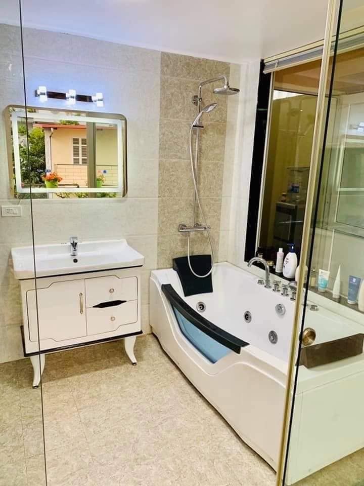 NHÀ CẦU GIẤY, 92M,6T, ĐỦ CHỖ ĐỖ CHO 3 Ô TÔ, VỪA Ở VỪA KINH DOANH, NHỈNH 9 TỶ
