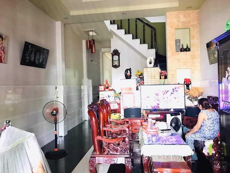nhà nguyên căn. Diện tích 4.2m×20m=84m khu dân cư Thu Loan, mặt tiền nằm ngay góc có kèm hình