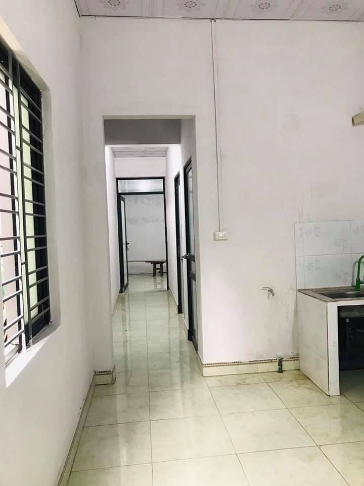 E cần bán nhà chính chủ, nhà ngay km2, vào ngõ 180m, ô tô vào tận nơi, đường 4.5m.