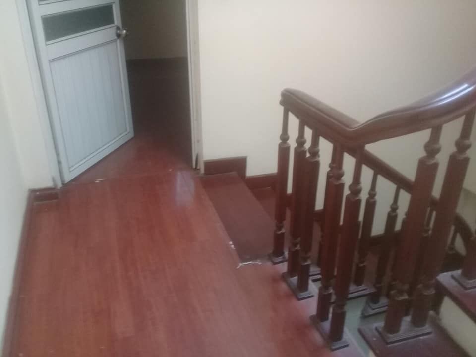 Cho thuê nhà 3 ngủ 1 khách 1 bếp sàn gỗ full đồ.3 tầng 70m2/ sàn Thụy phương gần học viện tài chính