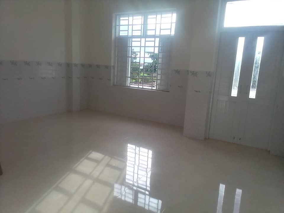 Bán nhà 2.5 mê.dt 5.5x20. cách TP Tuy hoà 2km đối diện với cổng phụ trường trung học cơ sở hoà An