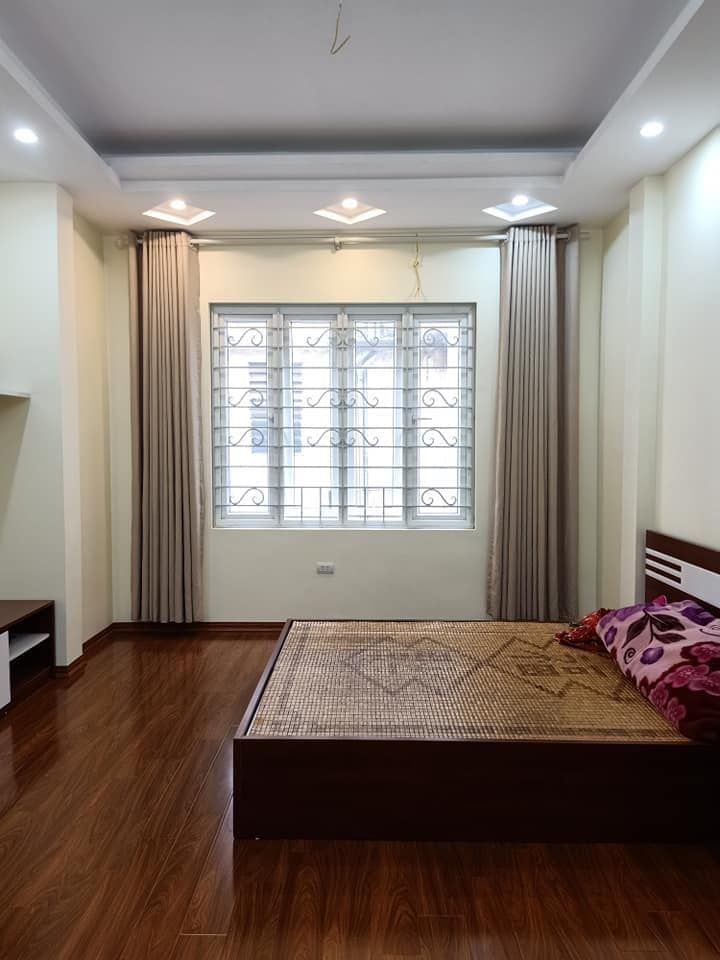BÁN NHÀ 26M2 x 5T, 3 PHÒNG NGỦ, GẦN PHỐ, CÁCH OTO TRÁNH 10M, PHỐ ĐỘI CẤN - BA ĐÌNH, NHỈNH 2 TỶ.