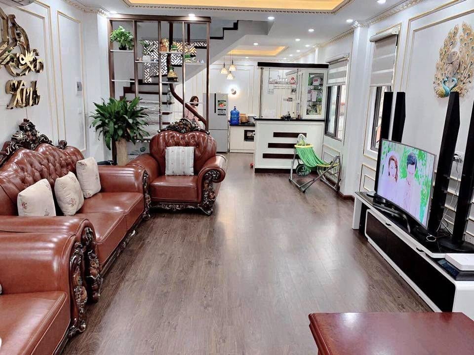 BÁN NHÀ HOÀNG QUỐC VIỆT 45M2 5 TẦNG - CÓ CHỖ ĐỂ ÔTÔ NGÀY ĐÊM- PHÂN LÔ BÀN CỜ NHỈNH 5T
