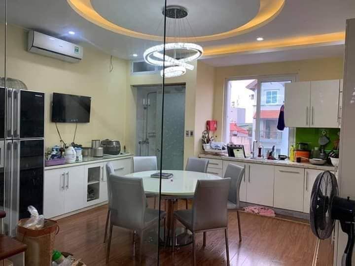 NHÀ CẦU GIẤY, 92M,6T, ĐỦ CHỖ ĐỖ CHO 3 Ô TÔ, VỪA Ở VỪA KINH DOANH, NHỈNH 9 TỶ