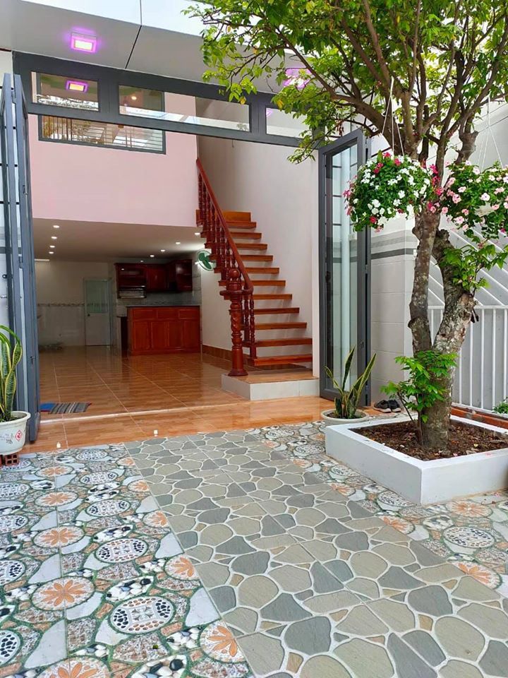 NHÀ TRỆT LỬNG ĐÚC BÊ TÔNG KDC MIỀN NAM Nhà đẹp sạch sé có 2 phòng ngủ