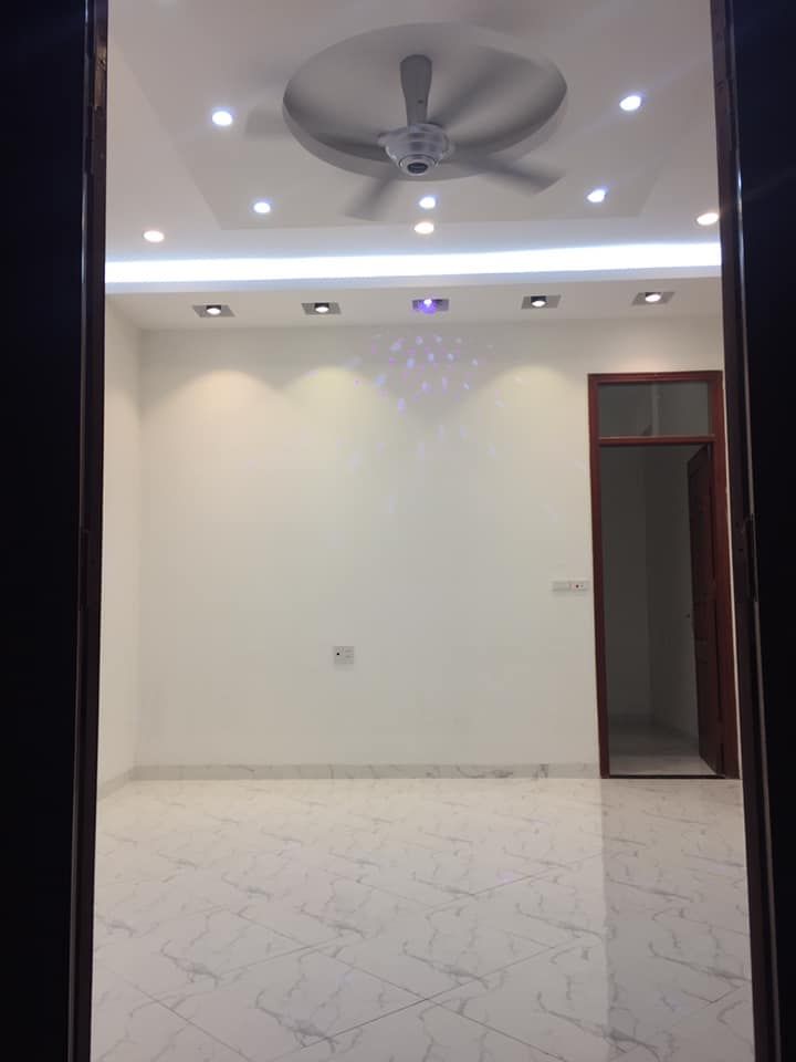 Cho thuê cả nhà hoặc từng tầng khép kín. Dt:86m/1 tầng,2pn,1vs. ngõ 640 nguyễn văn cừ