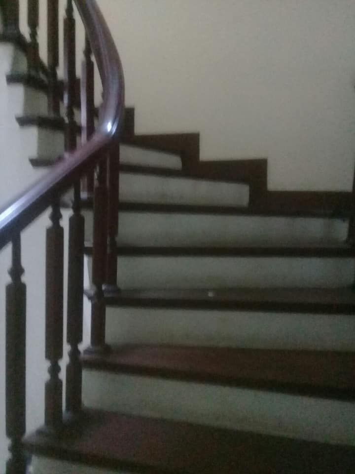 Cho thuê nhà 3 ngủ 1 khách 1 bếp sàn gỗ full đồ.3 tầng 70m2/ sàn Thụy phương gần học viện tài chính