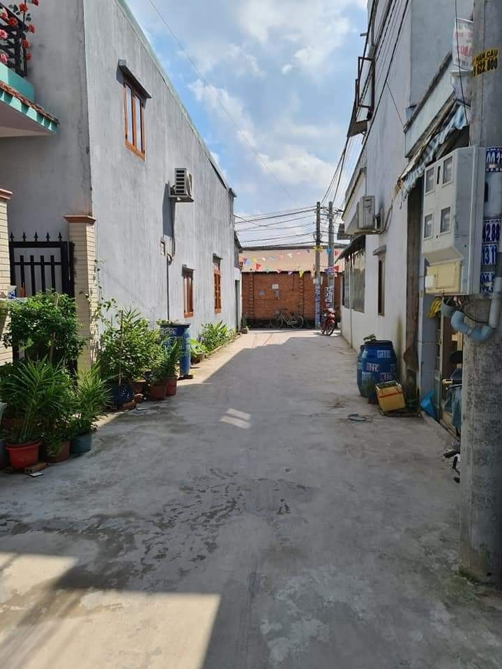 BÁN NHÀ SC SÁT NGÃ TƯ BÌNH CHUẨN GIÁ RẺ 4x14 thổ cư 50%