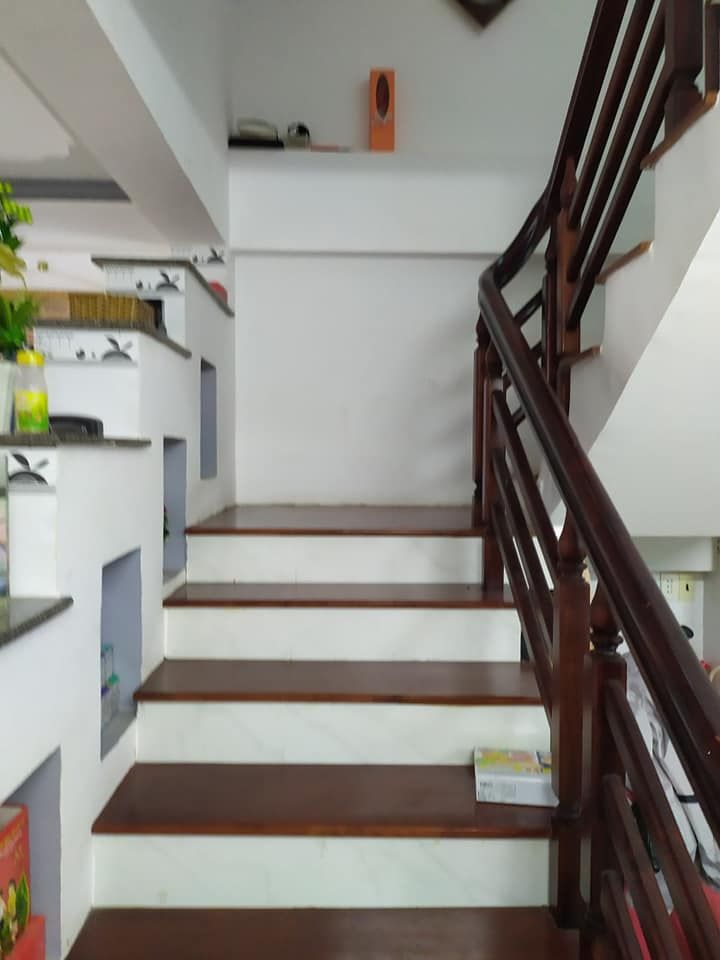 Cho thuê nhà trục chính hẻm 125 Hoàng Văn Thụ. Diện tích: 4x11.1