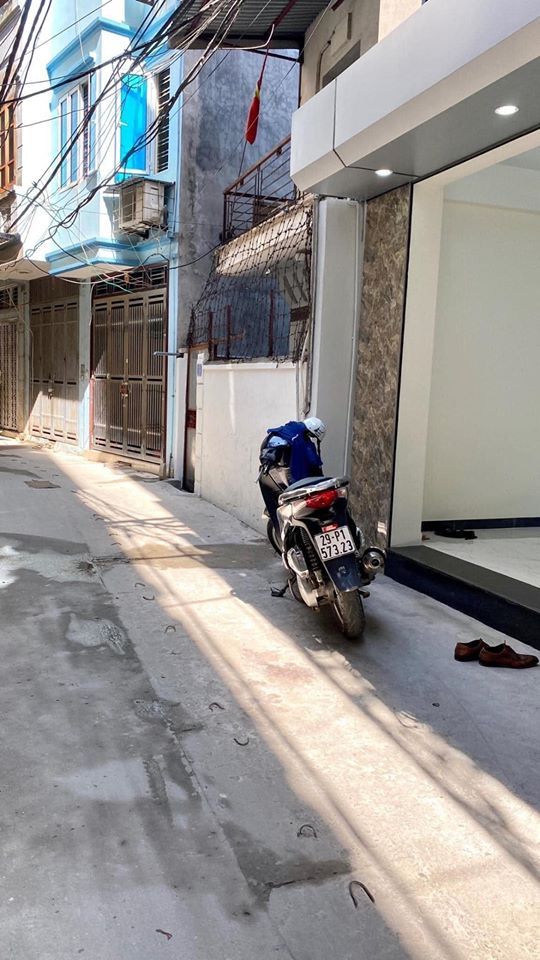BÁN NHÀ KHƯƠNG TRUNG - GẦN TIỂU HỌC NGUYỄN TRÃI - GẦN NGÃ TƯ SỞ , FULL NỘI THẤT.
