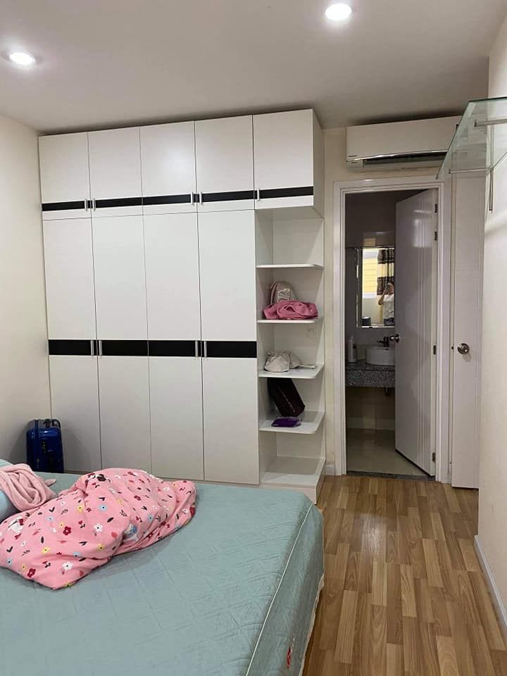 Chủ nhà ở 2 năm làm ăn được mua biệt thự quận 2 nên cho thuê lại.