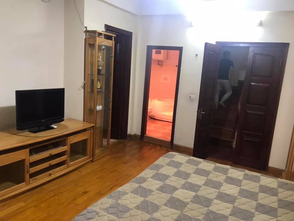 Cho thuê nhà nguyên căn phố Huỳnh Thúc Kháng, phường Láng Hạ, quận Đống Đa.