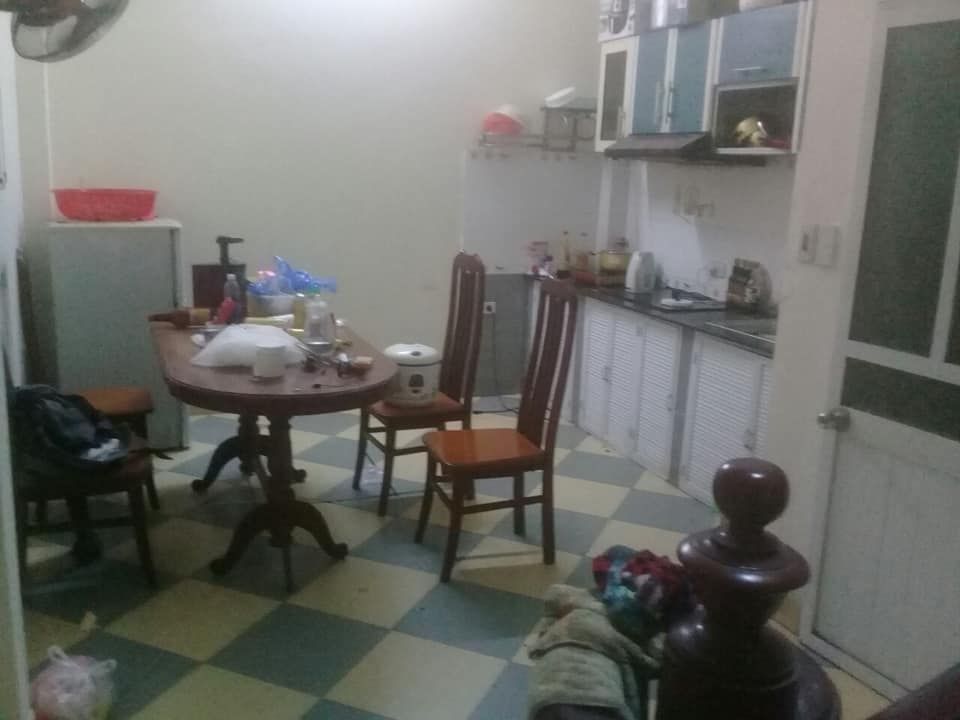 Cho thuê nhà 3 ngủ 1 khách 1 bếp sàn gỗ full đồ.3 tầng 70m2/ sàn Thụy phương gần học viện tài chính