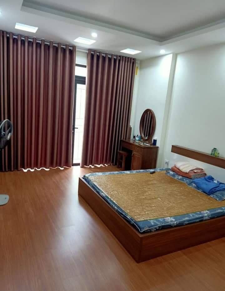 BÁN NHÀ 26M2 x 5T, 3 PHÒNG NGỦ, GẦN PHỐ, CÁCH OTO TRÁNH 10M, PHỐ ĐỘI CẤN - BA ĐÌNH, NHỈNH 2 TỶ.
