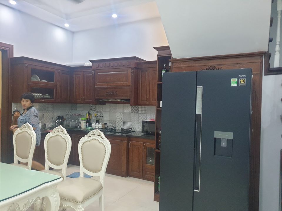 Do Chuyển công tác nên gđ cần bán căn nhà 3 tầng thuộc mb 8018 - Quảng Thắng.