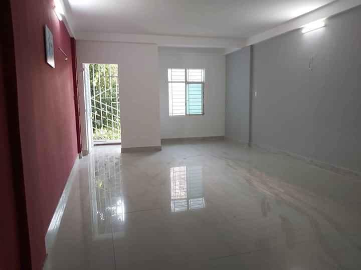 Căn hộ tầng trệt chung cư Mương Cát, DT 85m2, hướng tây. Giá 920tr.