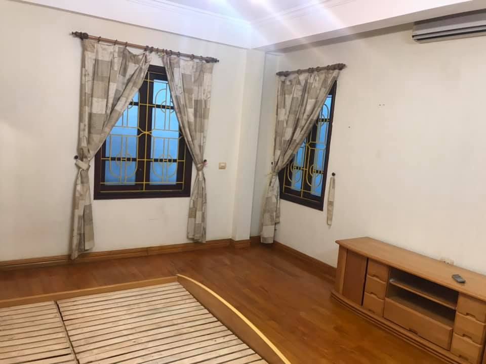 Cho thuê nhà nguyên căn phố Huỳnh Thúc Kháng, phường Láng Hạ, quận Đống Đa.