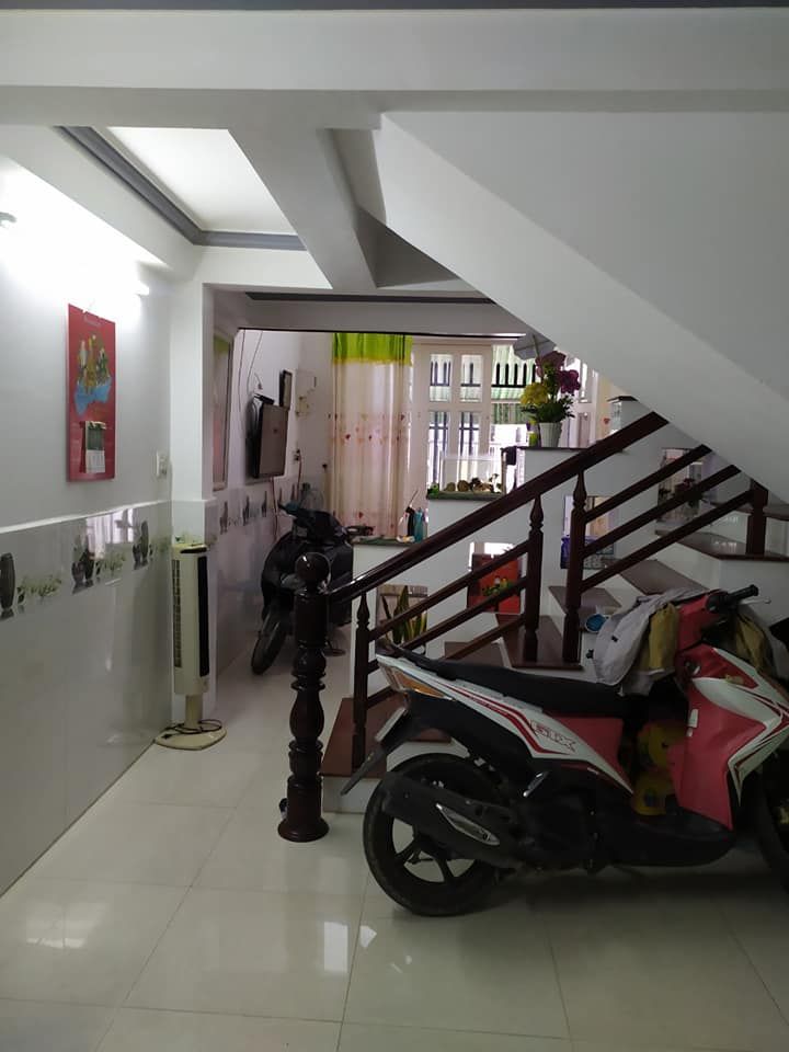 Cho thuê nhà trục chính hẻm 125 Hoàng Văn Thụ. Diện tích: 4x11.1