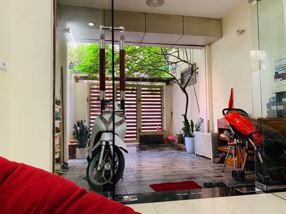 Chính chủ cho thuê nhà tại Vương Thừa Vũ - Hoàng Văn Thái Ô tô đỗ cách nhà 5m 70m đất, sân rộng 16m