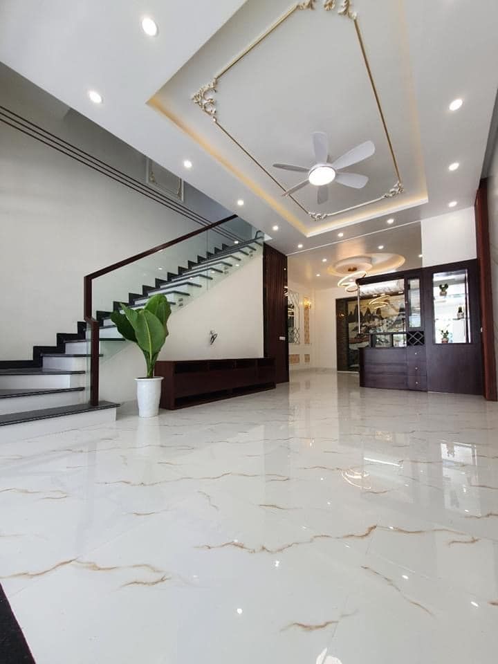 Cần bán gấp trước tháng 7 giá cực hợp lý siêu phẩm đẹp nhất khu bãi viên