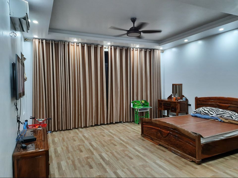 Bán nhà Địa chỉ: 21 tây sơn, p hoàng văn thụ Diện tích: 156m2, mặt tiền 5,5m. Hướng tây bắc, 3 tầng