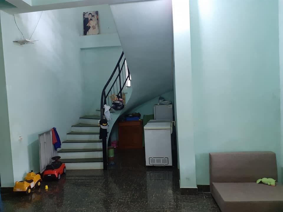 Cần bán nhanh ngôi nhà xây 2 tầng hướng đông nam khu vực đông dân cư hàng xóm thân thiện
