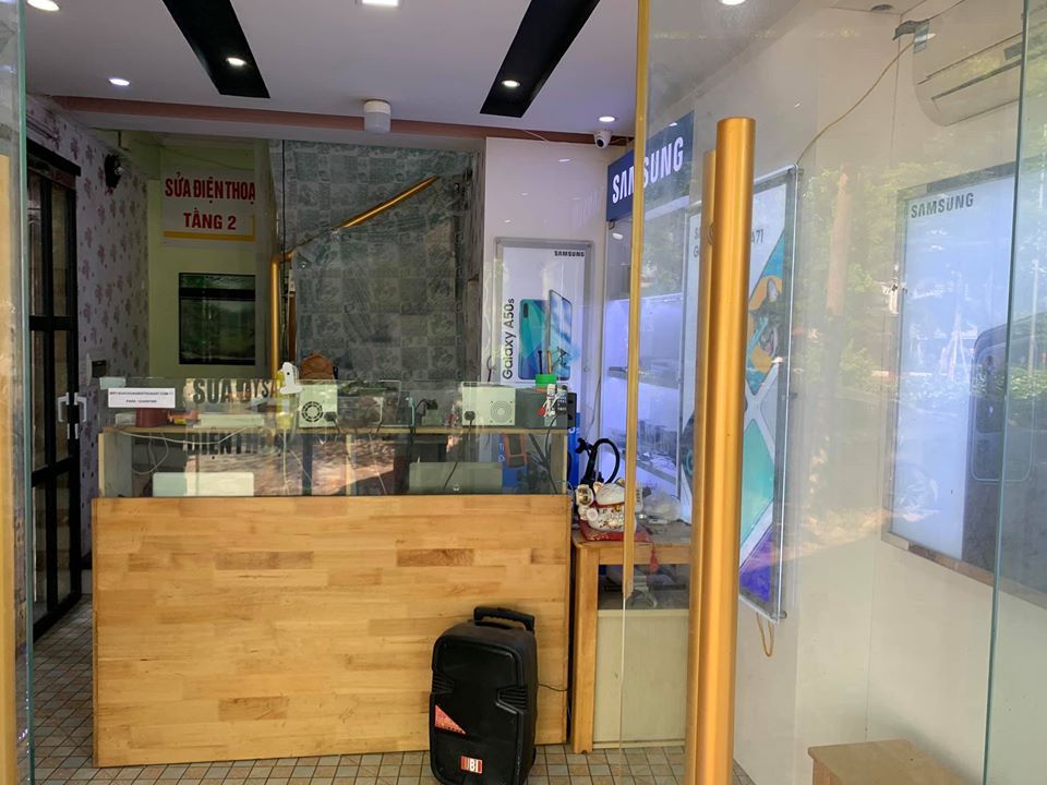 Sang nhượng mặt bằng ( yêu cầu không làm điện thoại) không làm hàng ăn. 1202 Đường Láng