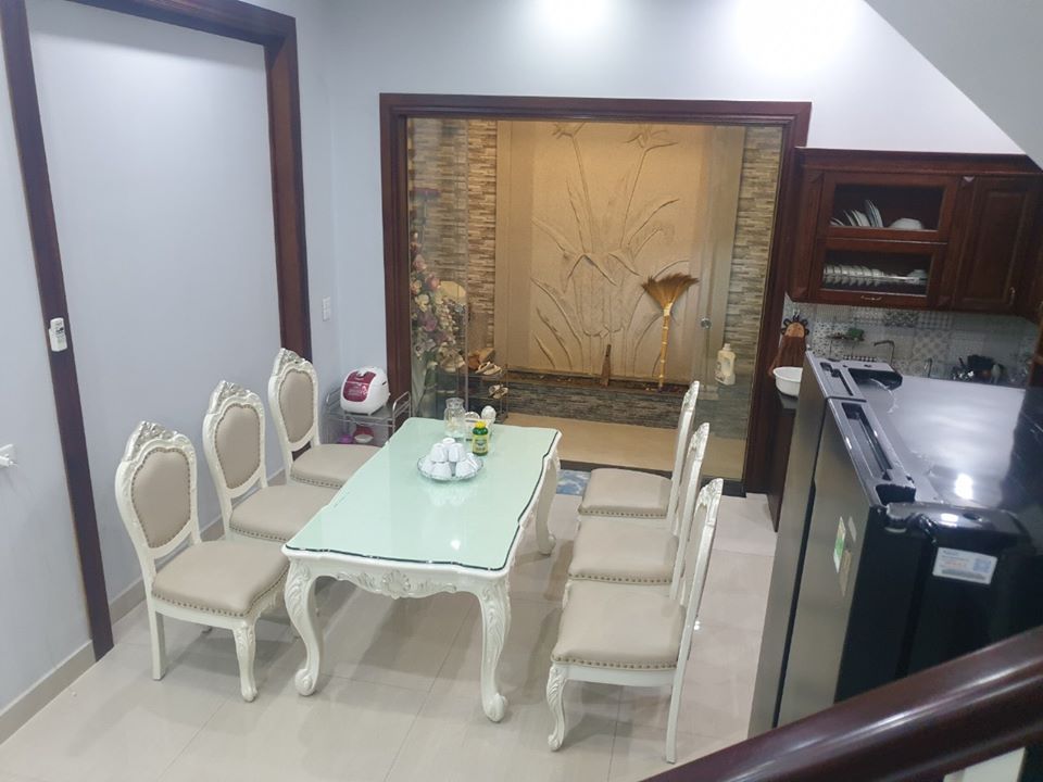 Do Chuyển công tác nên gđ cần bán căn nhà 3 tầng thuộc mb 8018 - Quảng Thắng.