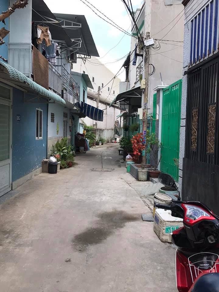 Nhà sổ riêng 3,1 x 7m đúc 1 lầu giá : 1,590 tỷ. Cách chợ hiệp thành 300m. 2 xech ngắn đường ht13