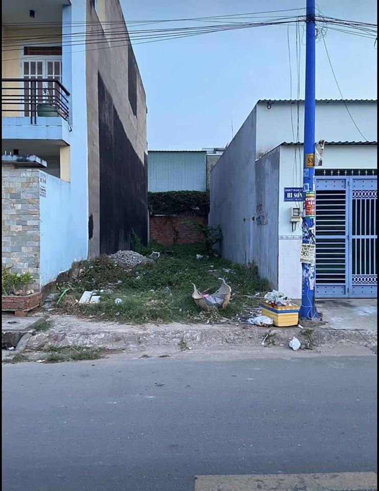 Tôi cần bán gấp lô đất (100m2) nằm trong KDC ngay Cầu Tham Lương thuộc Quận 12 TPHCM